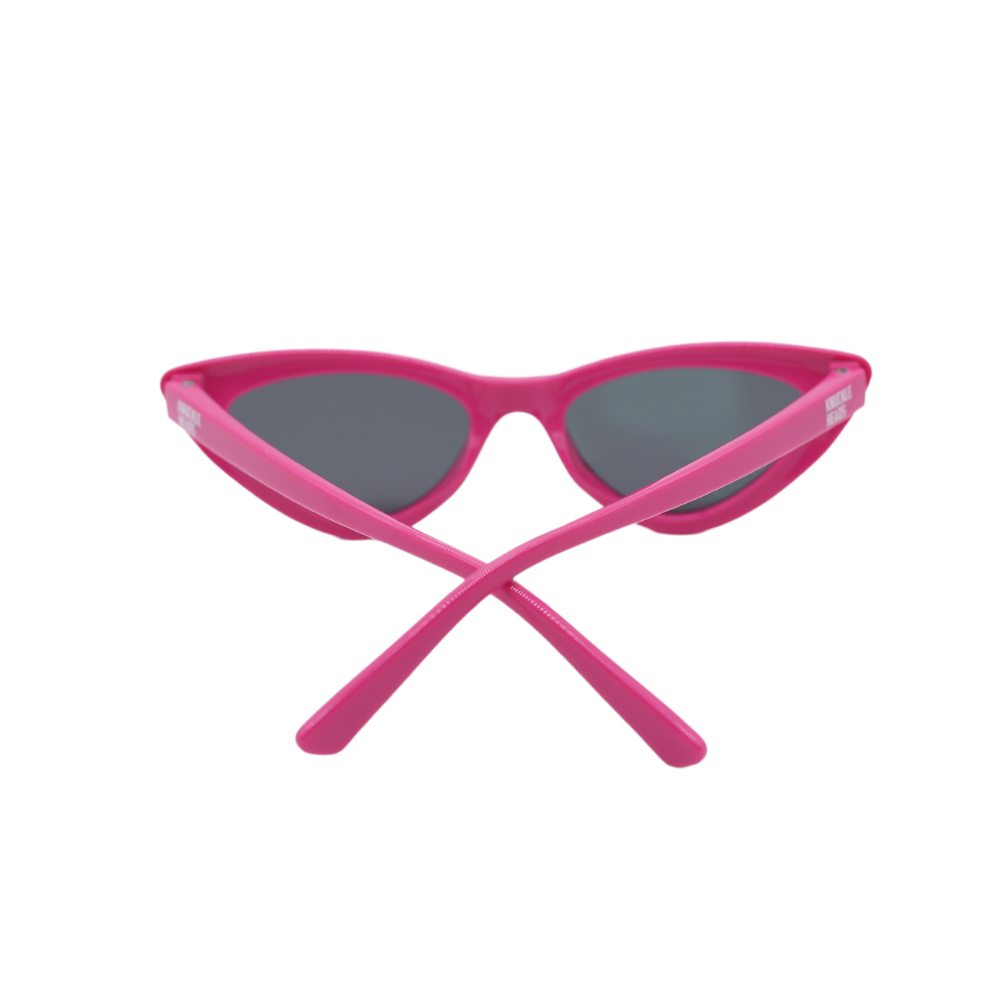 Elevate your child's style with our Kat Sunglasses For Kids, featuring a Pink finish and iconic Knuckleheads logo on the temples. With excellent quality and UV protection, they're delivered in a fabric pouch for added convenience.