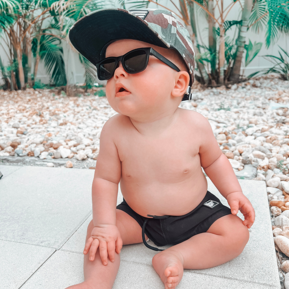 Introducing the 'Black Swimmies' for kids, a blend of style and functionality that suits ages 6 months to 5 years! These trendy swim floaties come in a timeless black design, exuding sophistication and versatility. With a snug fit for worry-free water play, your child can confidently enjoy their time in the pool or at the beach. Let them make a splash in these chic 'Black Swimmies,' adding an extra dose of fun and fashion to their summer adventures!