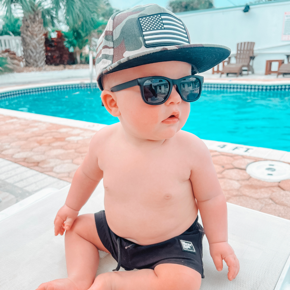 Introducing the 'Black Swimmies' for kids, a blend of style and functionality that suits ages 6 months to 5 years! These trendy swim floaties come in a timeless black design, exuding sophistication and versatility. With a snug fit for worry-free water play, your child can confidently enjoy their time in the pool or at the beach. Let them make a splash in these chic 'Black Swimmies,' adding an extra dose of fun and fashion to their summer adventures!