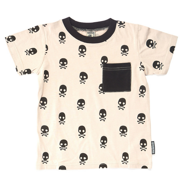 Image of Off-White Kids T-Shirt with Skulls Print: A trendy and versatile addition to kids' wardrobes. This off-white t-shirt features a captivating skulls print on the front. Keep your child's style on point with this edgy shirt, perfect for adding a touch of character to their outfits. Crafted with care, this off-white kids t-shirt with the skulls print is a must-have piece, suitable for various occasions and everyday wear.