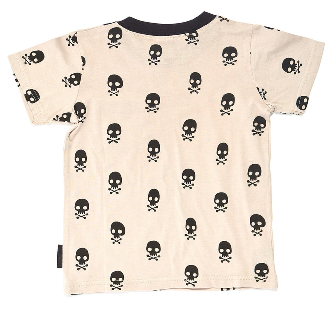 Image of Off-White Kids T-Shirt with Skulls Print: A trendy and versatile addition to kids' wardrobes. This off-white t-shirt features a captivating skulls print on the front. Keep your child's style on point with this edgy shirt, perfect for adding a touch of character to their outfits. Crafted with care, this off-white kids t-shirt with the skulls print is a must-have piece, suitable for various occasions and everyday wear.
